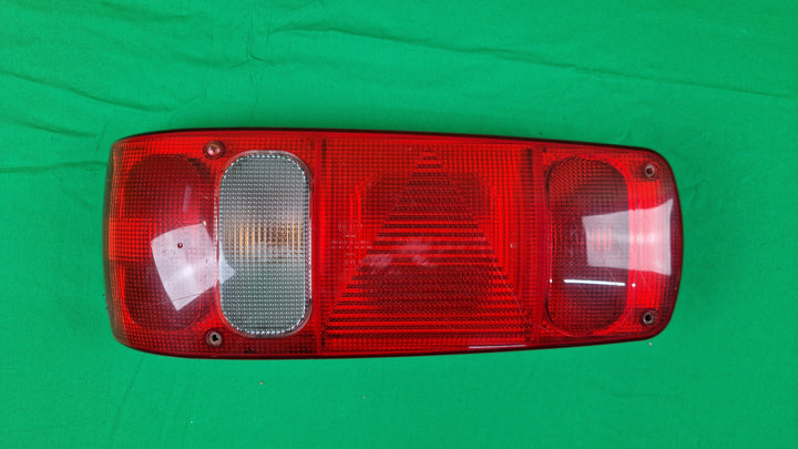 Baklys passer flere modeller venstre