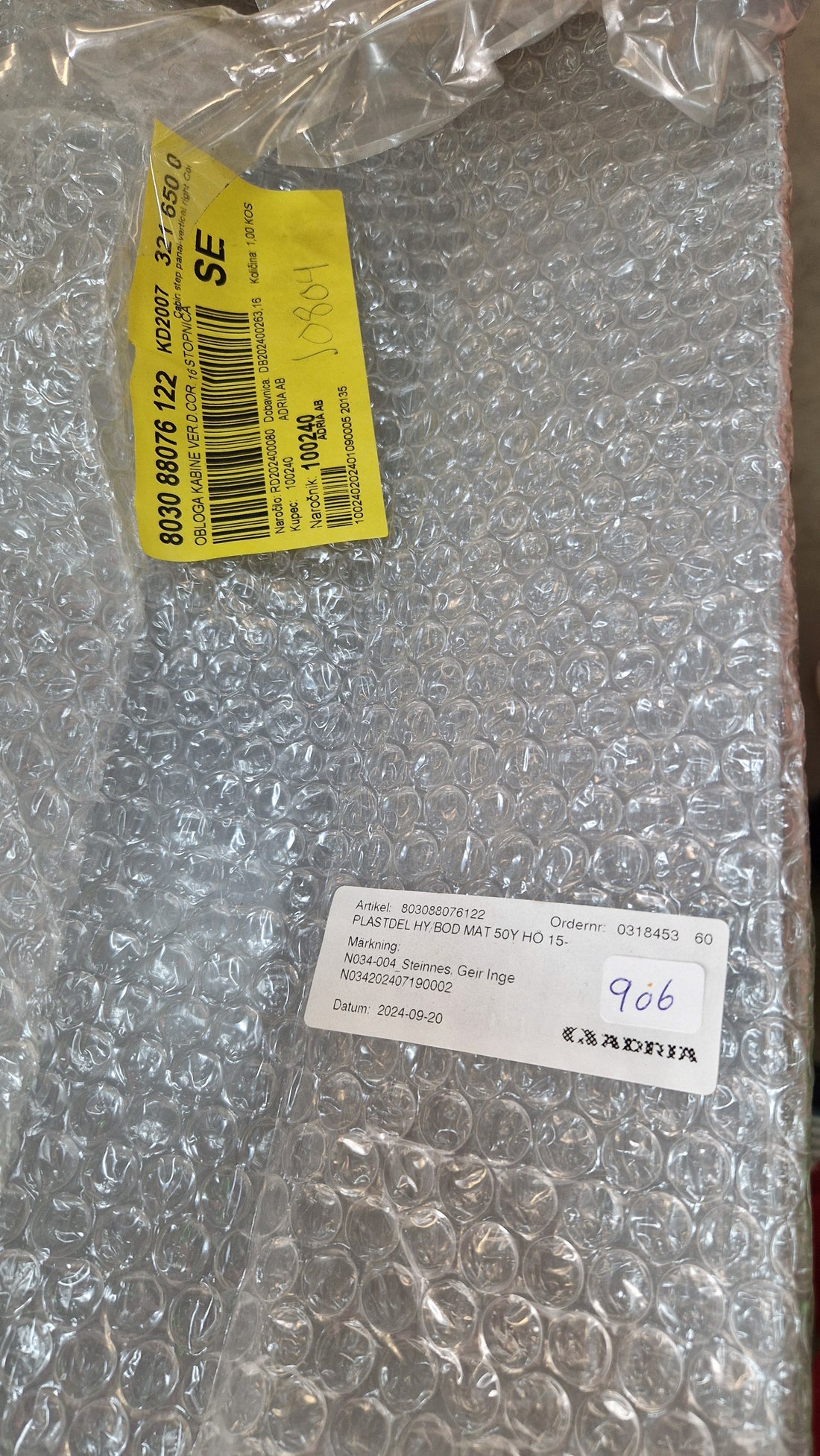 Adria bobil vertikala coral