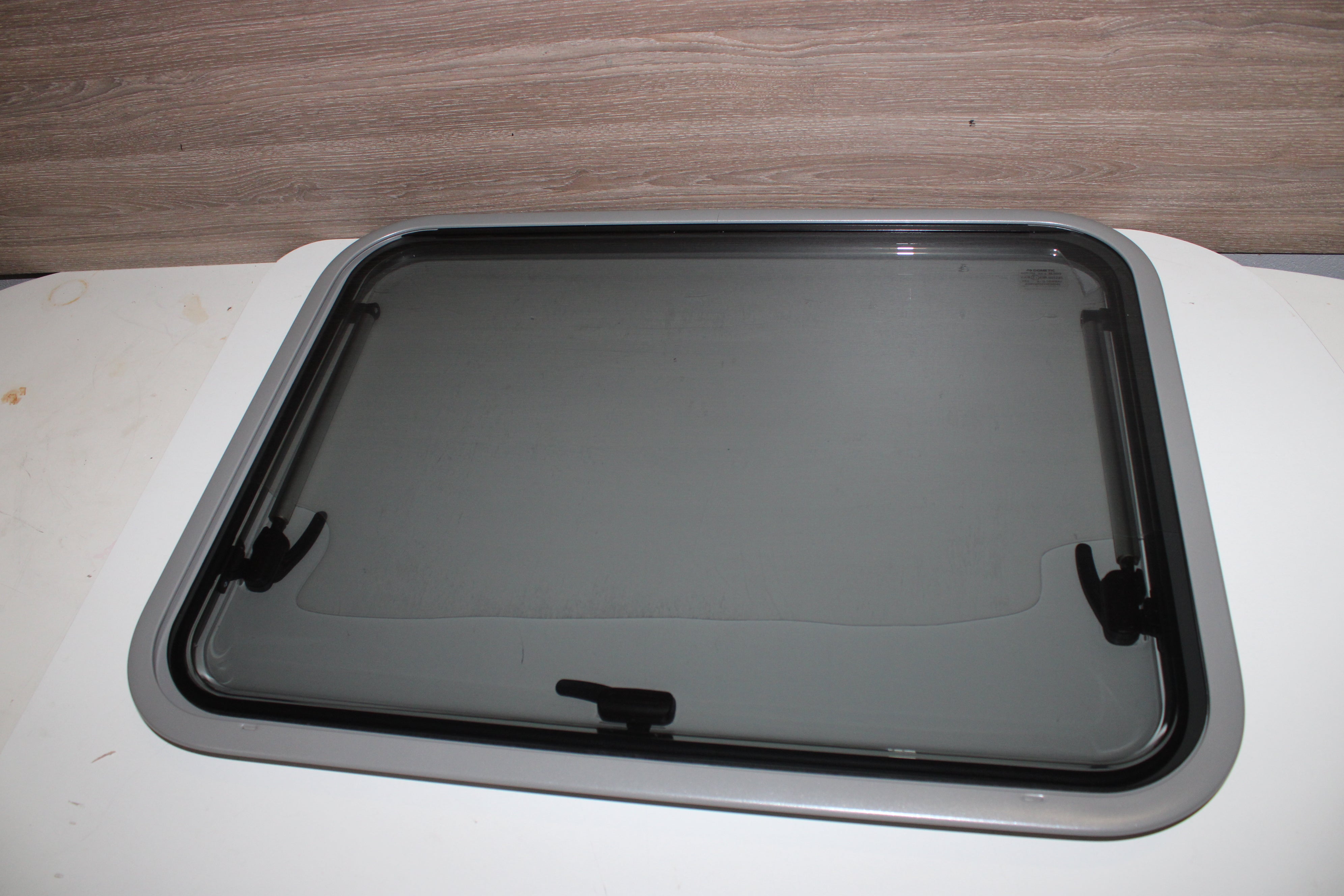 Dometic vindu 700x520